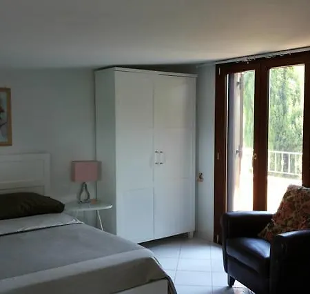 Flora Felix Apartment